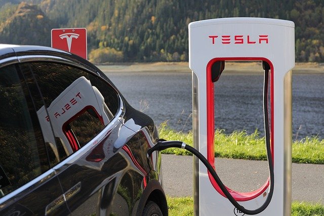 tesla-supercharger-access-delayed-for-several-companies-as-layoff-impact-begins