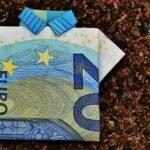 euro-firms-ahead-of-ecb-decision,-yen-perks-up