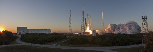 spacex-launches-falcon-9-from-florida-carrying-starlink-satellites